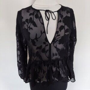 NWT Belle + Sky blouse. Sz M. Polyester